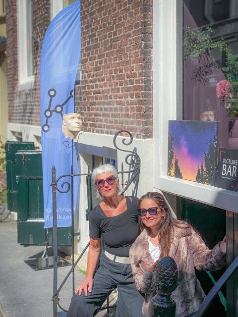 Adje Verschoor en Barbara Deurloo voor het kunstkeldertje
